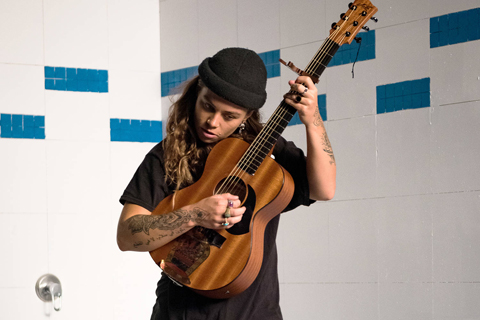 img-Tash Sultana Blackwood Maton Guitar 808